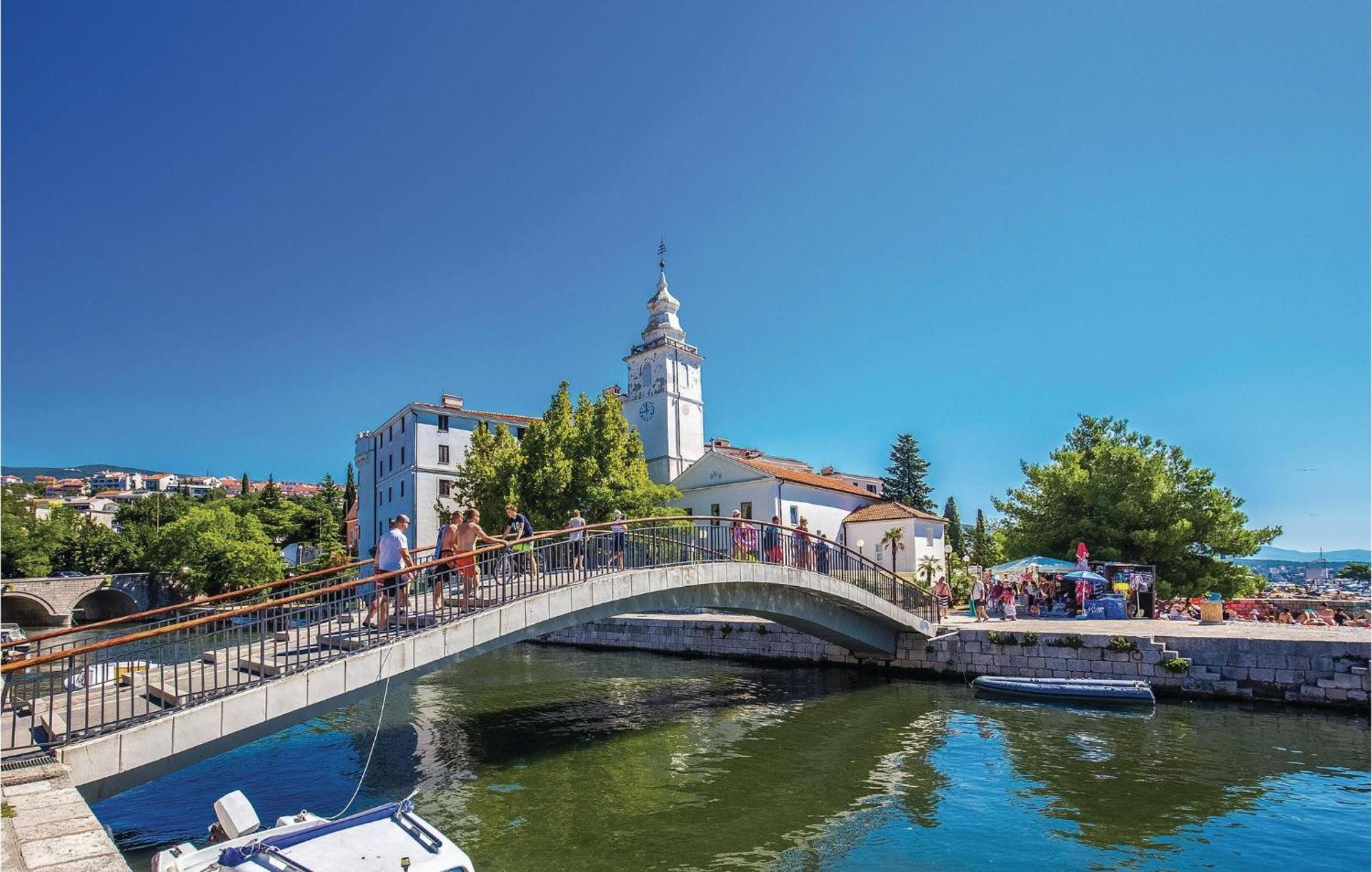 Stunning Apartment In Crikvenica With Wifi Extérieur photo