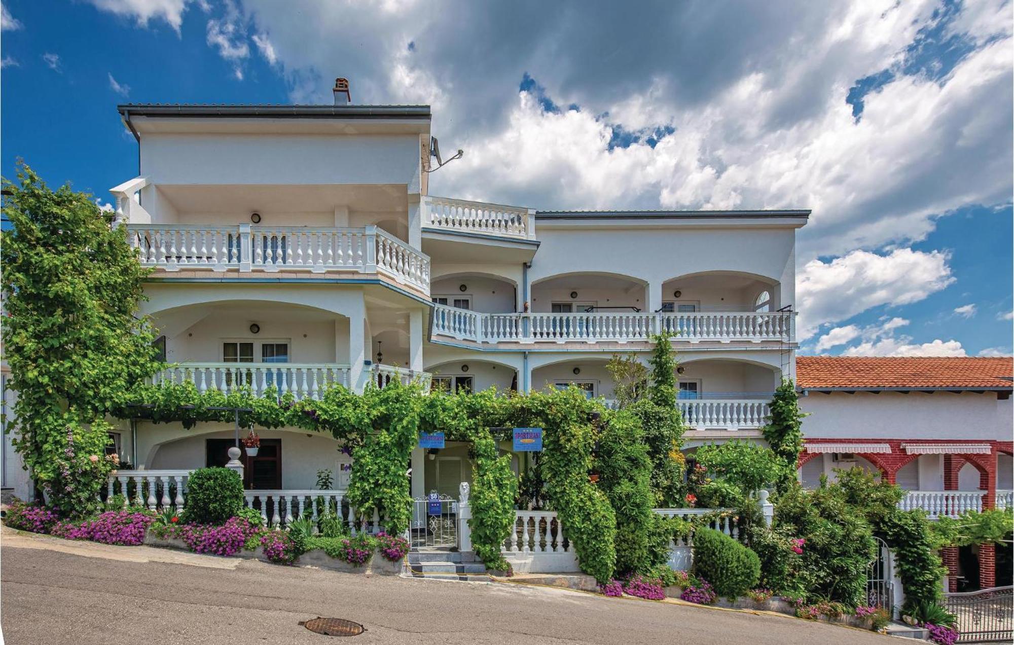 Stunning Apartment In Crikvenica With Wifi Extérieur photo