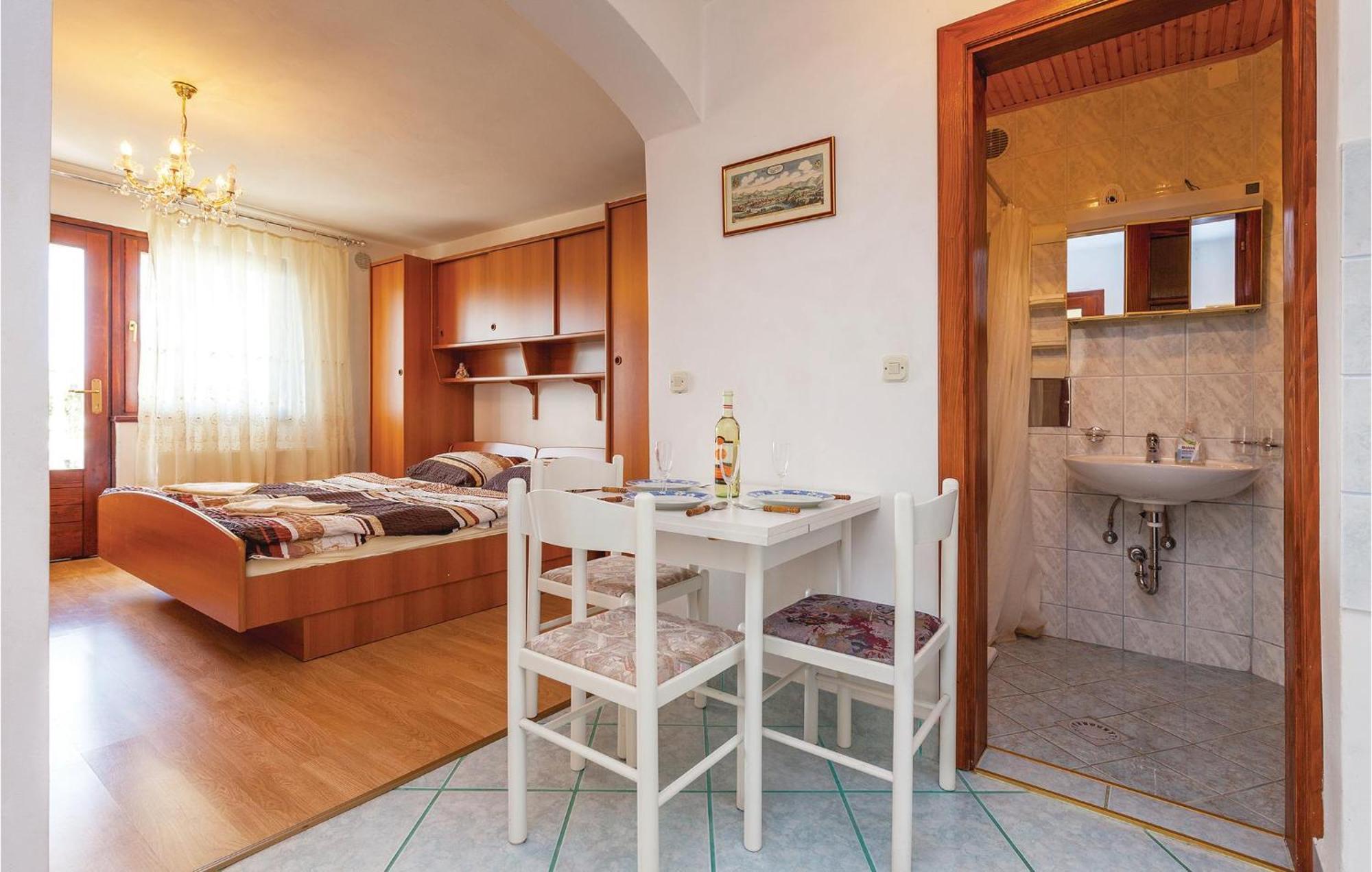 Stunning Apartment In Crikvenica With Wifi Extérieur photo