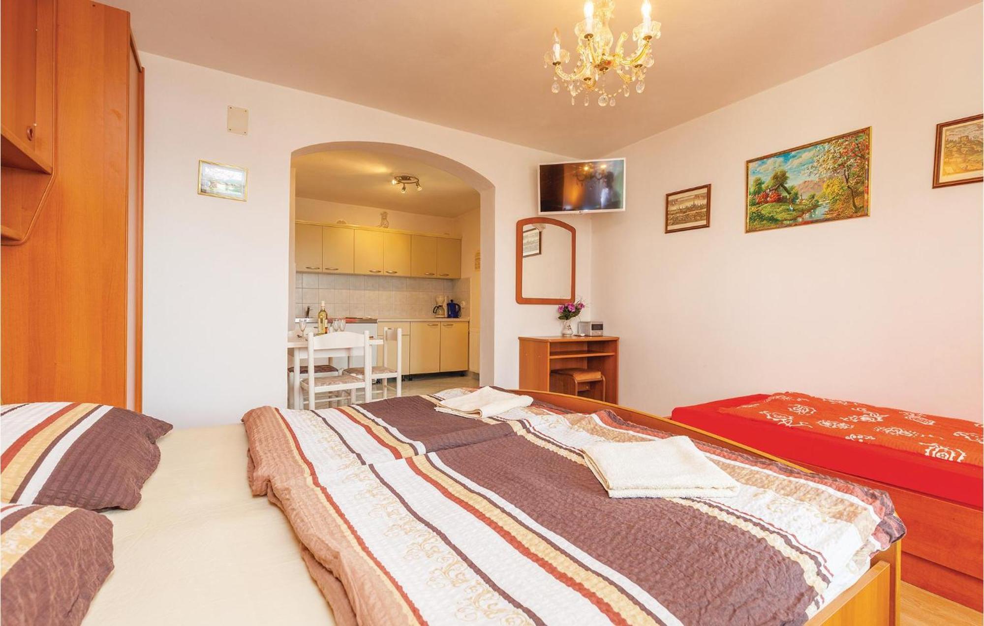 Stunning Apartment In Crikvenica With Wifi Extérieur photo