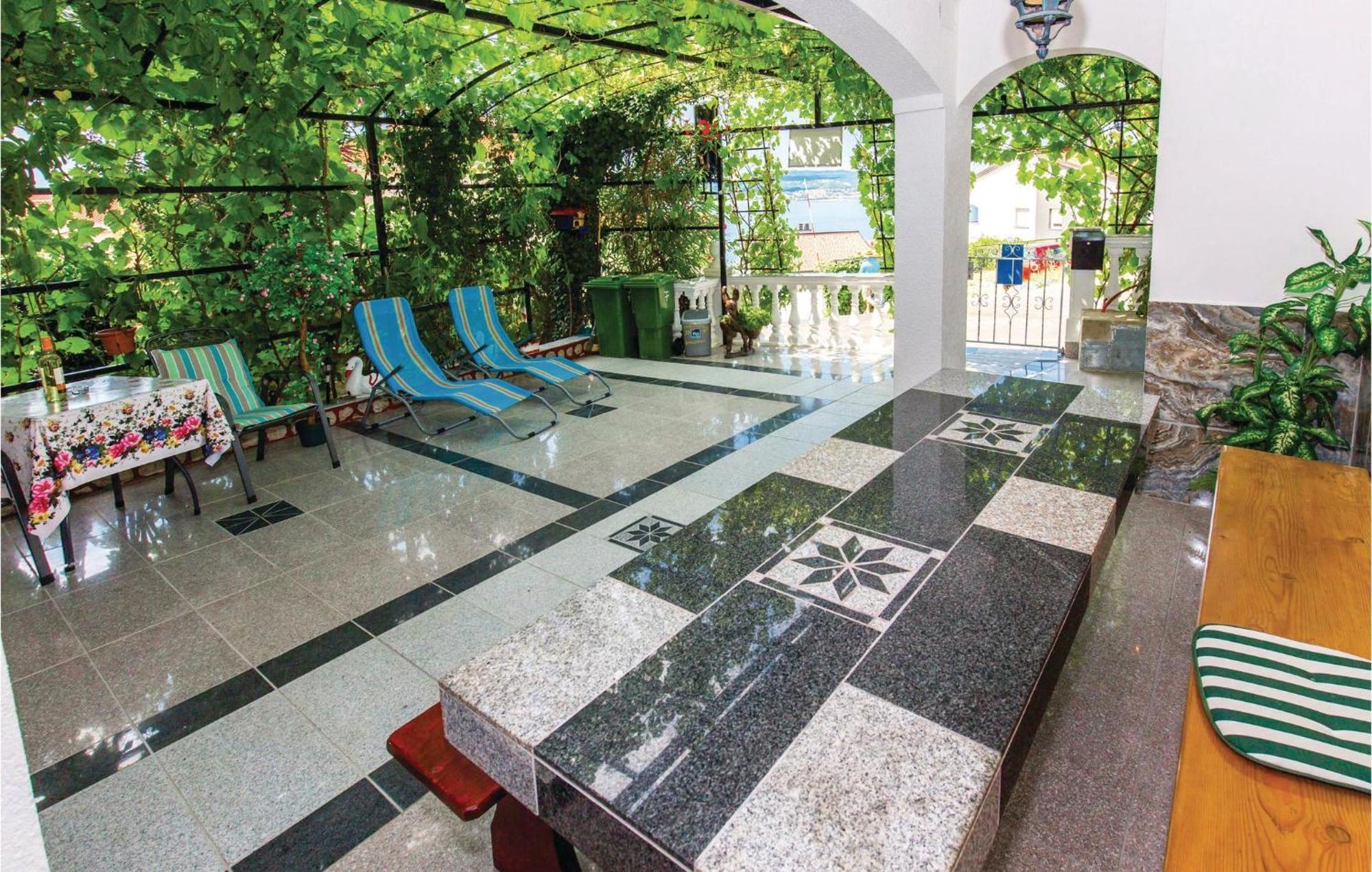 Stunning Apartment In Crikvenica With Wifi Extérieur photo